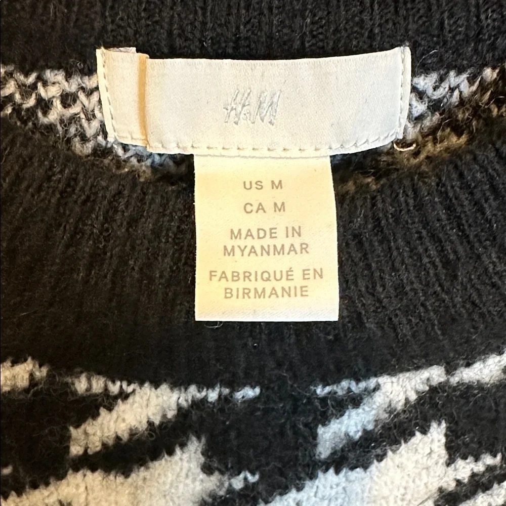 H&M black/white houndstooth long sleeve mock neck sweater size M